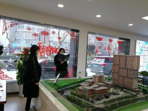 “硬核”舉措戰(zhàn)疫情， “大招”連出助開工——房總集團(tuán)營(yíng)銷部積極做