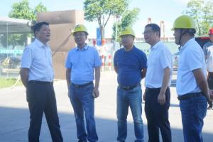 集團黨委書記、董事長周建新一行赴工地慰問公司高溫下堅守崗位的建設(shè)